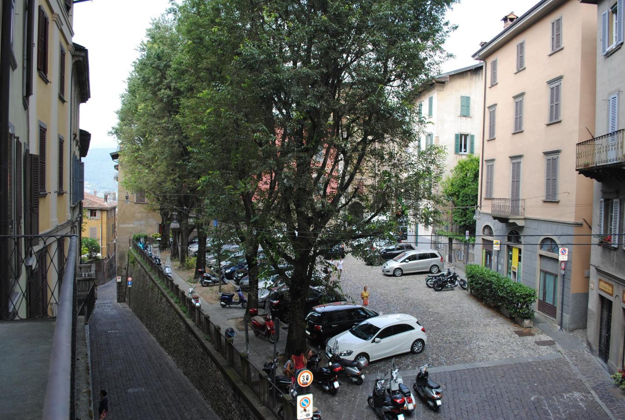 Bergamo Alta Guest House Bagian luar foto