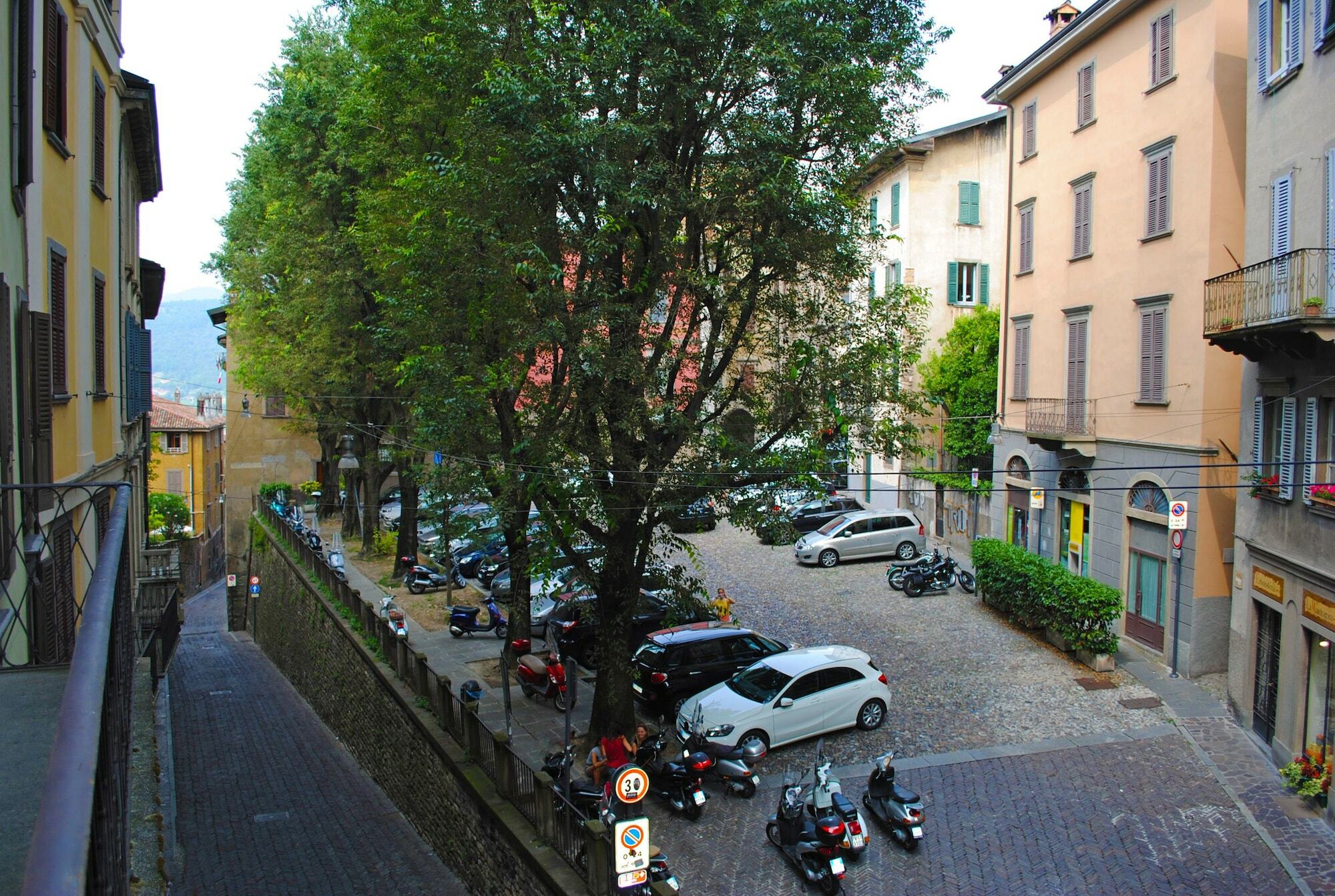 Bergamo Alta Guest House Bagian luar foto